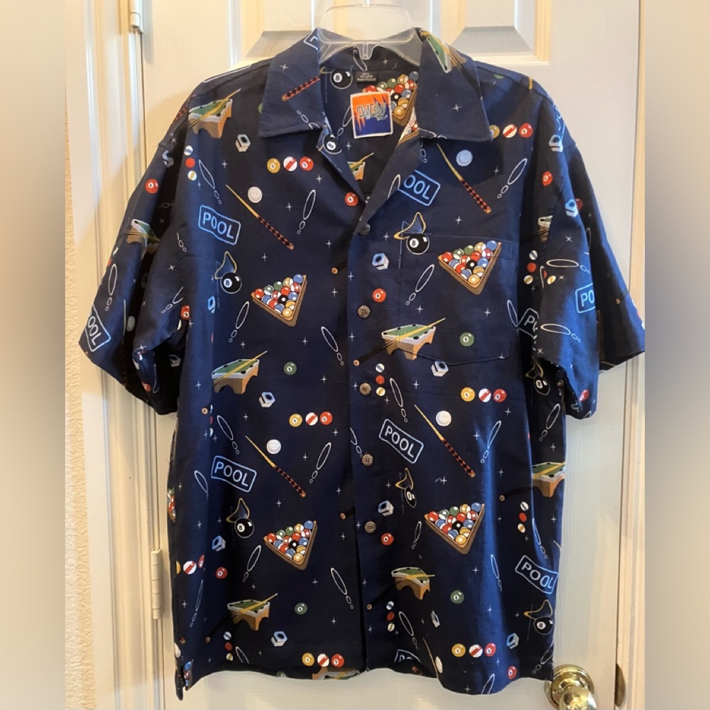 D’Em Crazy Shirt with pool design, Size L, Excellent preowned condition